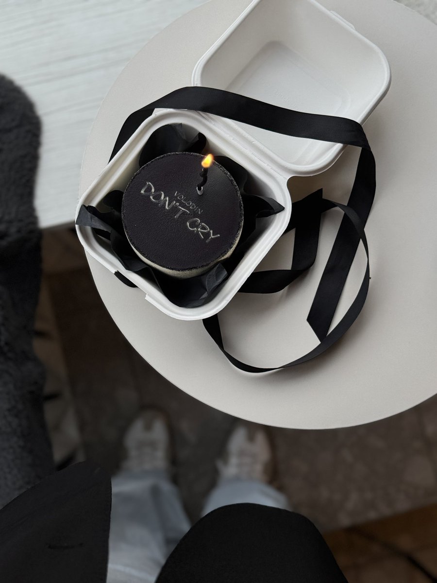 volodingram's tweet image. Йшов пʼятий день, як я святкую день народження і реліз пісні DON’T CRY
нравиця!❤️