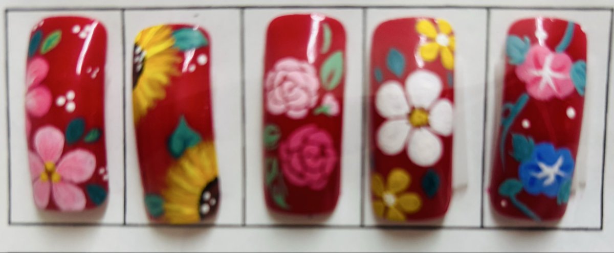 OpenToyamabc's tweet photo. 💅学生ネイルアート作品紹介✨
今回のテーマは個性あふれる3スタイル
🌸華やかで上品な【花柄ネイル】
🎋伝統美が光る【和柄ネイル】
🍞遊び心たっぷり【キャラクター】
どのデザインも学生たちのアイデアと技術がぎゅっと詰まっています💗
#富山美容学校
 #ネイルアート 
#富山ビューティーカレッジ https://t.co/c2BVeVm5qV