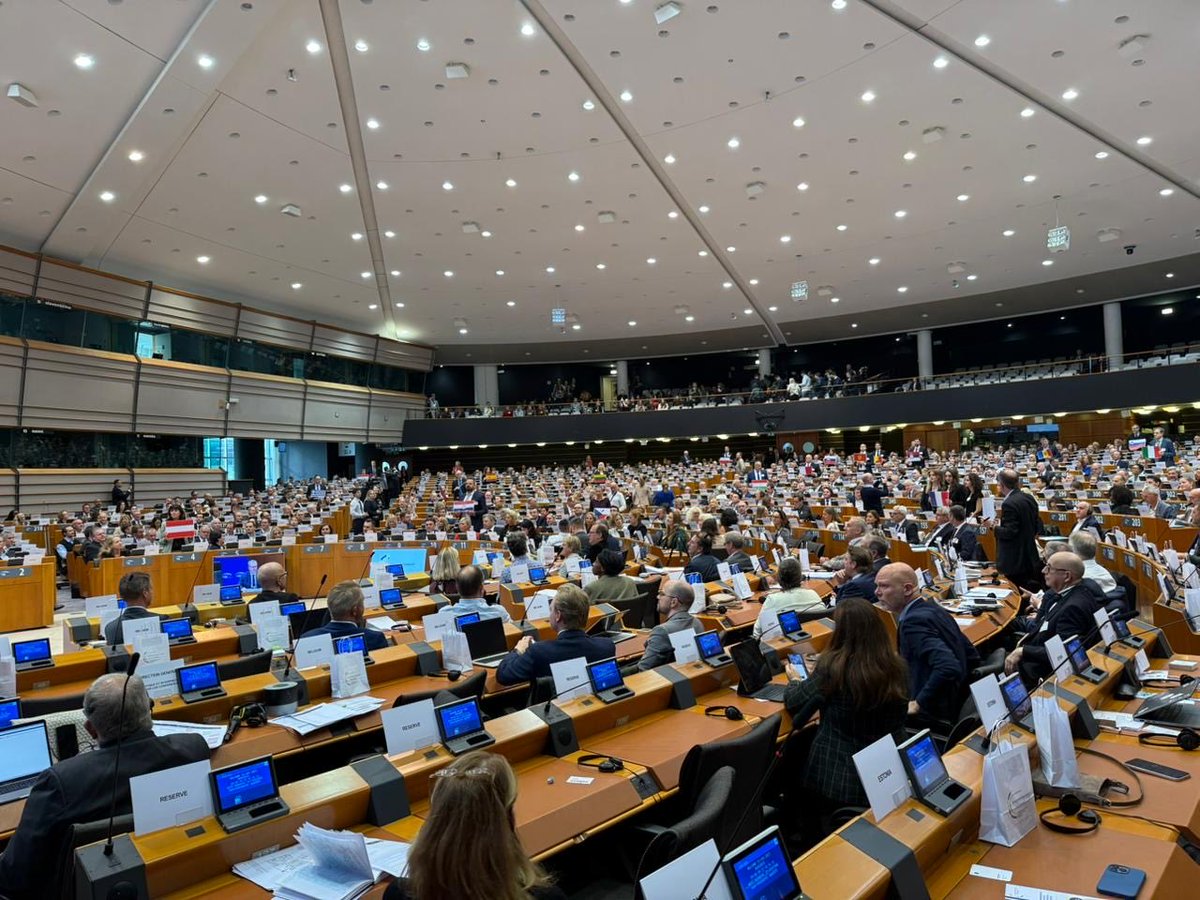 CCCI_Cyprus's tweet photo. #EPE2025 is officially underway

Today, the European Parliament hemicycle welcomes 700+ entrepreneurs from across Europe.

The Cyprus Chamber of Commerce & Industry is present and actively contributing to these important discussions, ensuring Cypriot business interests are heard at EU level.

Participants debate, vote, and engage directly with EU policymakers on key priorities:

- Supporting EU businesses amid rising global #trade uncertainty
- Strengthening the #SingleMarket to boost competitiveness
- Ensuring clean, secure, and affordable #energy for a successful green transition

Entrepreneurial voices shaping European choices — for a strong, resilient, and competitive EU.

🔗 https://t.co/dUrSePgqCD

#EUpolicy #BusinessGrowth