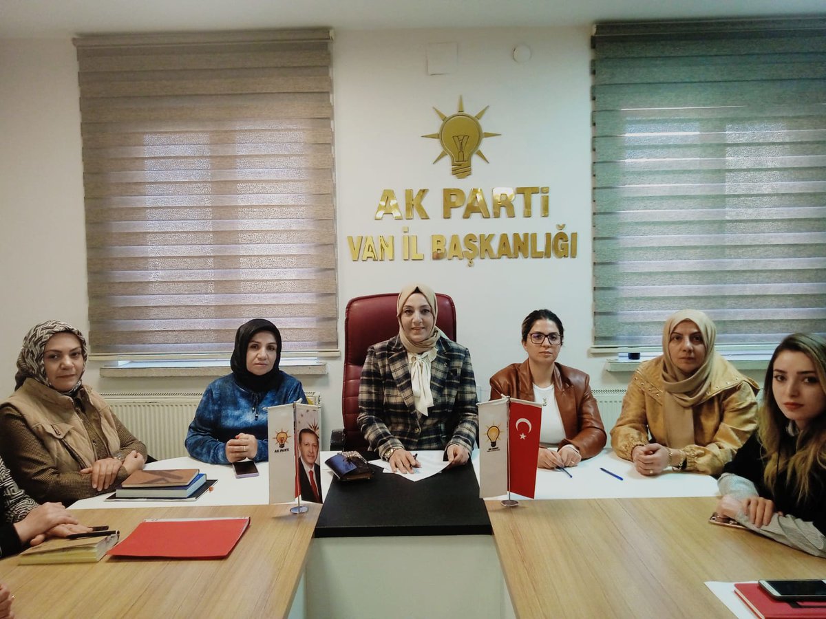 İl Başkanımız <a href="/zerrin_alpaslan/">Zerrin Alpaslan</a> riyasetinde haftalık yönetim kurulu toplantısını gerçekleştirdik.
<a href="/tugbaisikercan/">Tuğba IŞIK ERCAN</a> <a href="/Esma_Atasoy/">Esma Atasoy (Doç. Dr.)</a> <a href="/dilanozmenozgun/">Dilan ÖZMEN ÖZGÜN🇹🇷</a> <a href="/AKKADINGM/">AK Parti Kadın Kolları</a> <a href="/AK_PartiVan/">AK Parti Van</a> <a href="/akkadinvann/">AK Kadın Van</a>