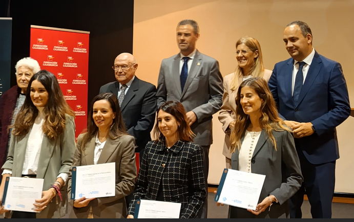 <a href="/ugedelamorbar/">Eugenia de la Morena</a> ha recogido la ayuda conseguida en la convocatoria realizada por la Fundación Robles Chillida y <a href="/UMU/">Universidad Murcia</a> por el proyecto "Resistencia a la heparina en la deficiencia de antitrombina congénita y adquirida: enfoque terapéutico". Enhorabuena a TODAS las premiadas