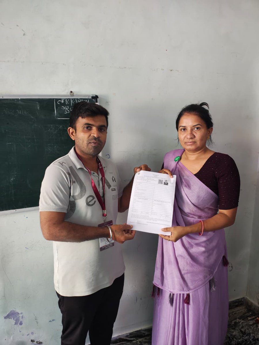 SIR-પોગ્રામ અન્વયે ૨૦-ખેરાલુ વિધાનસભામાં સમાવિષ્ઠ ખેરાલુ તાલુકાના બી.એલ.ઓ.શ્રી દ્વારા Enumeration Forms નું વિતરણ કરવામાં આવ્યું. @sdmkheralu <a href="/ECISVEEP/">Election Commission of India</a>
<a href="/CEOGujarat/">Chief Electoral Officer, Gujarat</a>
<a href="/CollectorMeh/">Collector Mehsana</a>