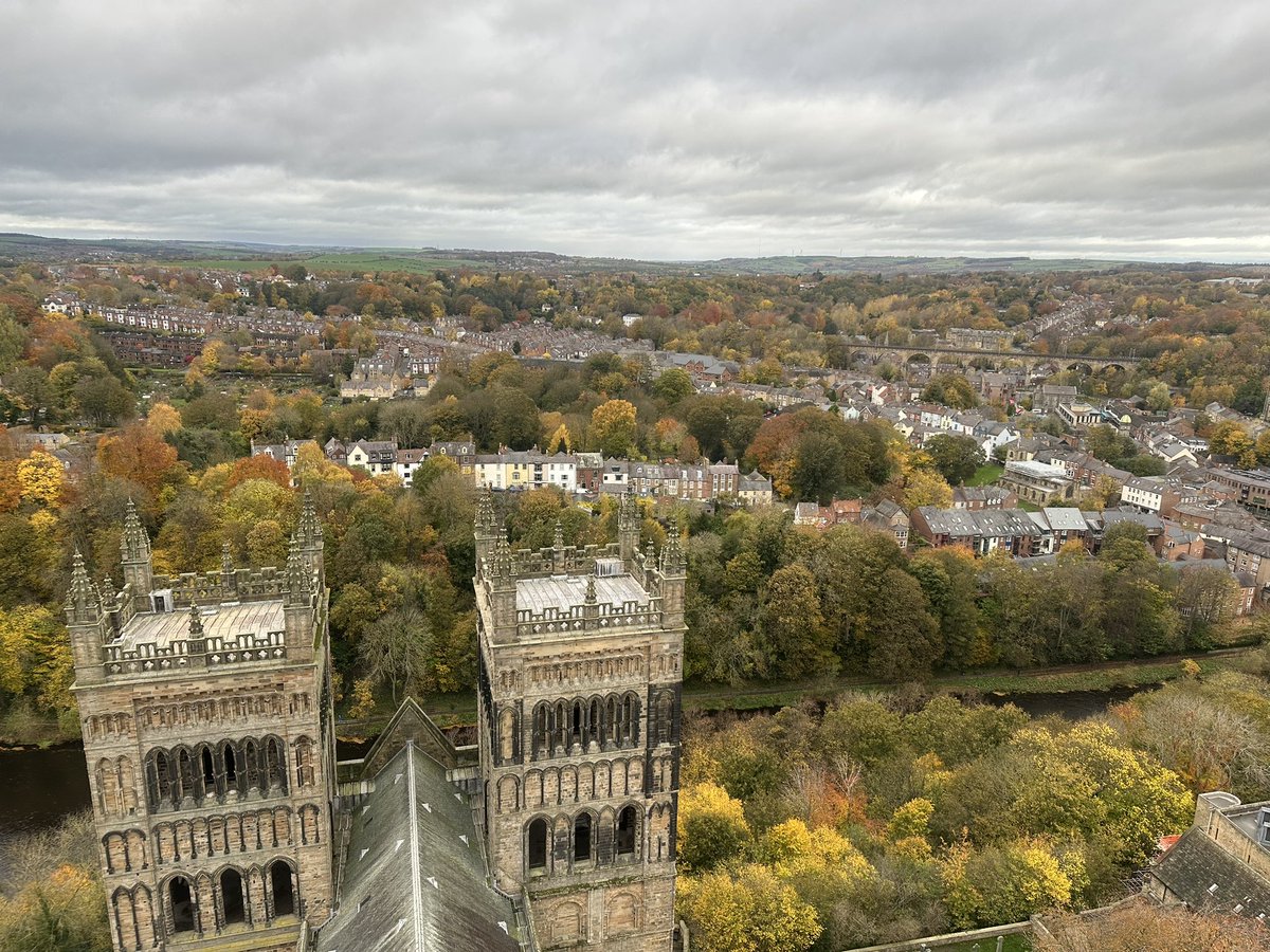 Ian_Gomersall's tweet image. One item on my list of things to do in my 70th year is to climb the tower of #DurhamCathedral - #towerchallenge 325 steps. I last did it as a teenager.
I ticked that off my list this morning 👍🏽
Wonderful autumn views.