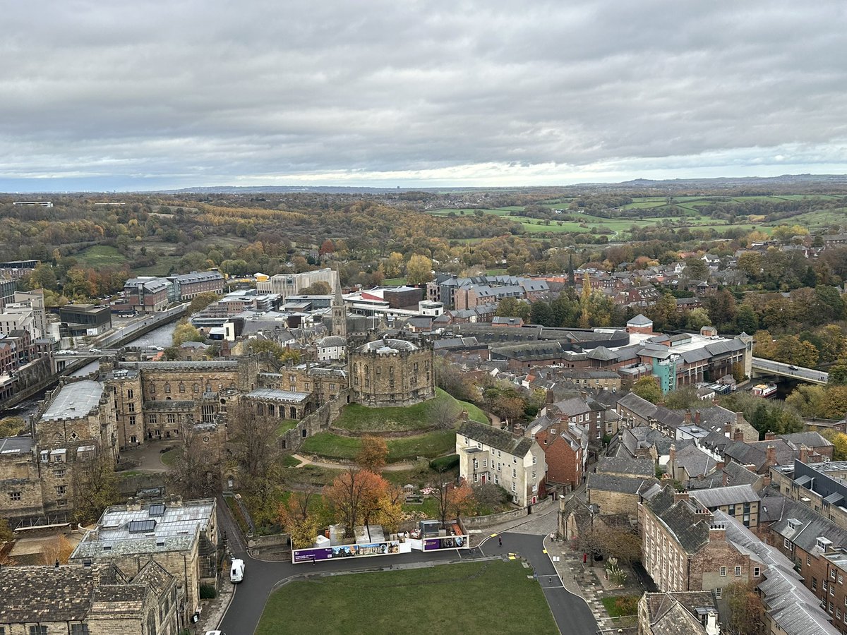 Ian_Gomersall's tweet image. One item on my list of things to do in my 70th year is to climb the tower of #DurhamCathedral - #towerchallenge 325 steps. I last did it as a teenager.
I ticked that off my list this morning 👍🏽
Wonderful autumn views.