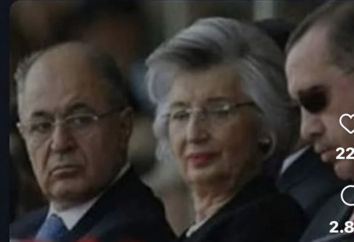 Sırf şu resmi gördüğüm o döneme tanıklık ettiğim için bile chp ye oy vermem