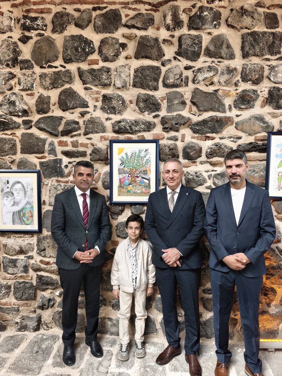 📌 Diyarbakır İl Millî Eğitim Müdürlüğü ve Mehmet-Esra Cansız Vakfı iş birliğiyle;

🔹 İlkokul ve ortaokul öğrencilerine yönelik düzenlenen "AİLE" temalı resim yarışması,

🔹Lise öğrencilerine yönelik düzenlenen “Senin Gözünden Diyarbakır” temalı fotoğraf yarışması sona erdi.

📌