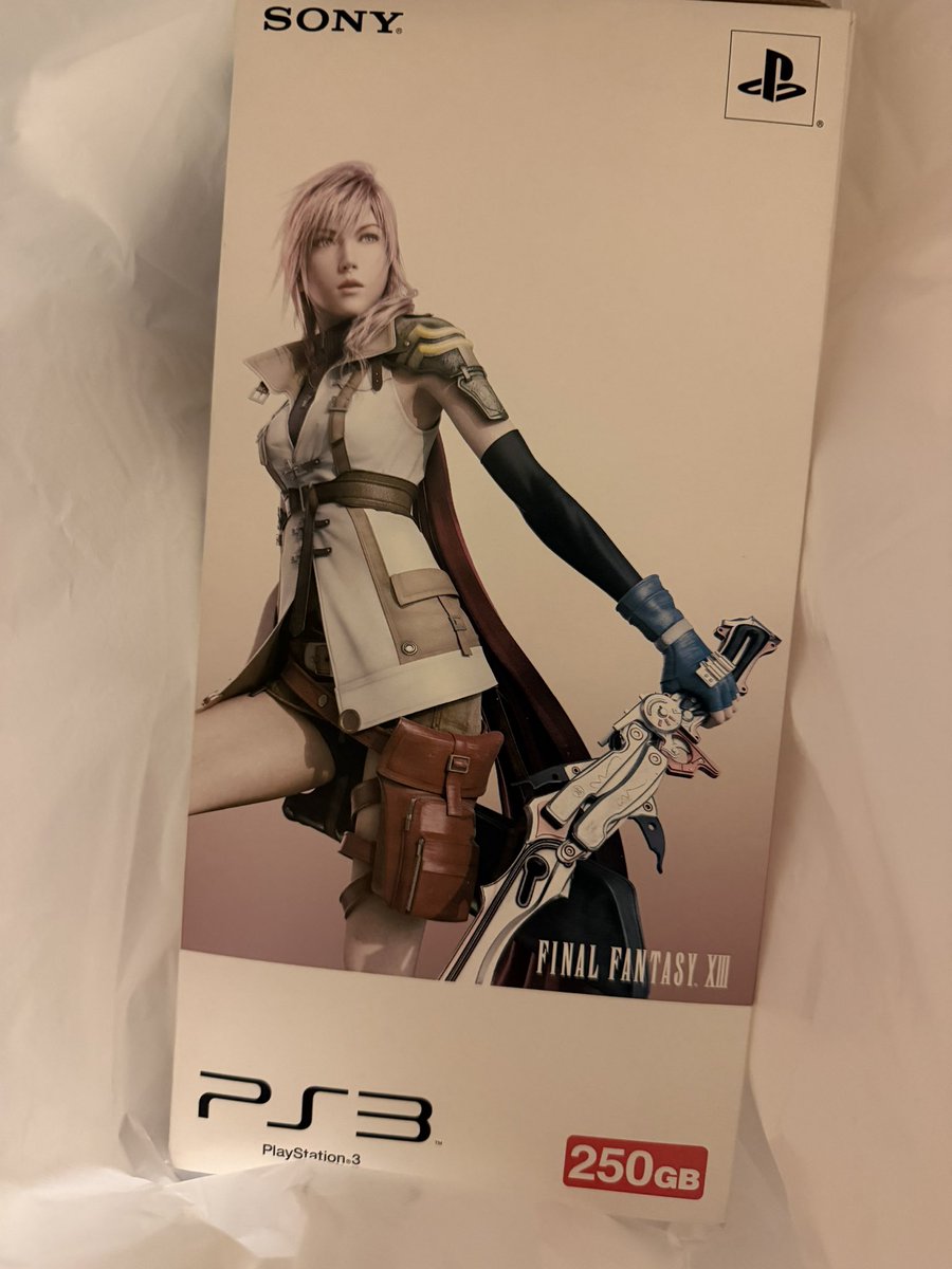 Just got this Final Fantasy XIII limited edition PS3 CIB at the Surugaya flagship store for 19,800yen. What a rare pick up on our way back from our annual meeting (I even gave my introduction in full Japanese to the whole organization!) FF XIII has a lot of nostalgia for me