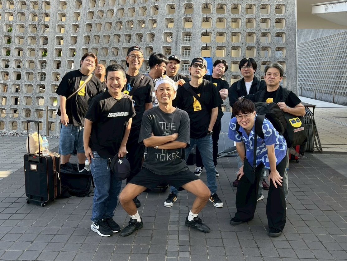 興南高校、県立博物館美術館での
お笑い米軍基地・特別公演
ありがとうございました！
今月は他にも修学旅行生向けや
県内高校など依頼公演続々っ
ありがたいね〜🙇
写真はチームお笑い米軍基地、朝の風景。
今月は両親の命日あるけどっ
何も考えず連日お笑いができる幸せ
ヨッ、親不孝三流芸人！