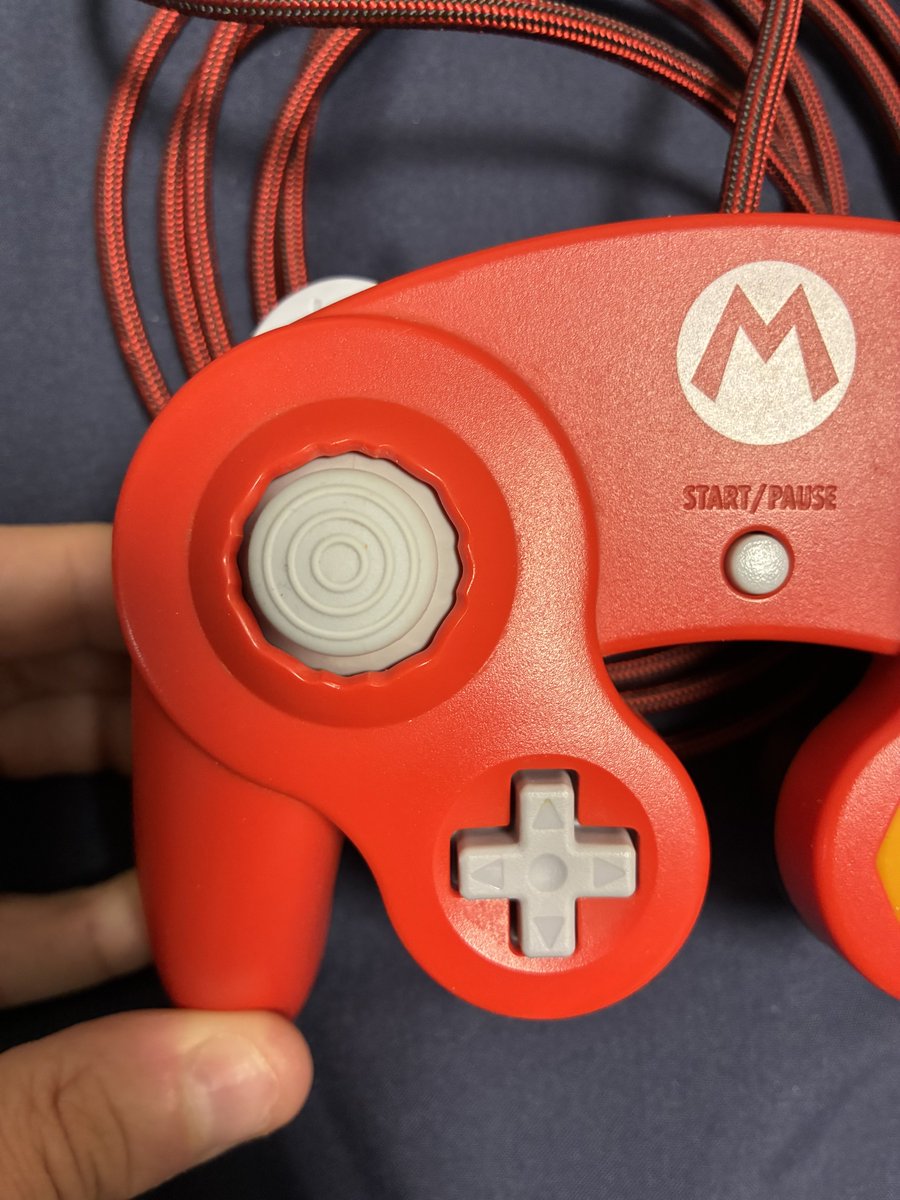 Also finished up this one for my little brother this week :))

Mario front/black back Phob done all the way!
(Full notches, paracord, bald oem, mouseclick z, aftermarket springs, trigger stabilization, lubed)