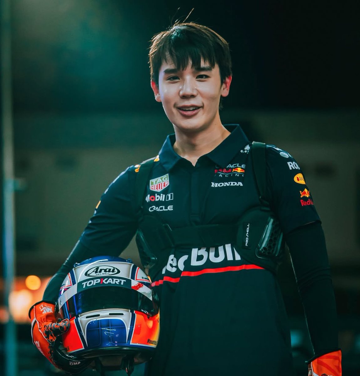 เหมือนหลุดมาจากฟิค :
ตอนเช้าเป็นหมอ                  ตอนกลางคืนเป็นนักแข่ง

#jimmyyjp