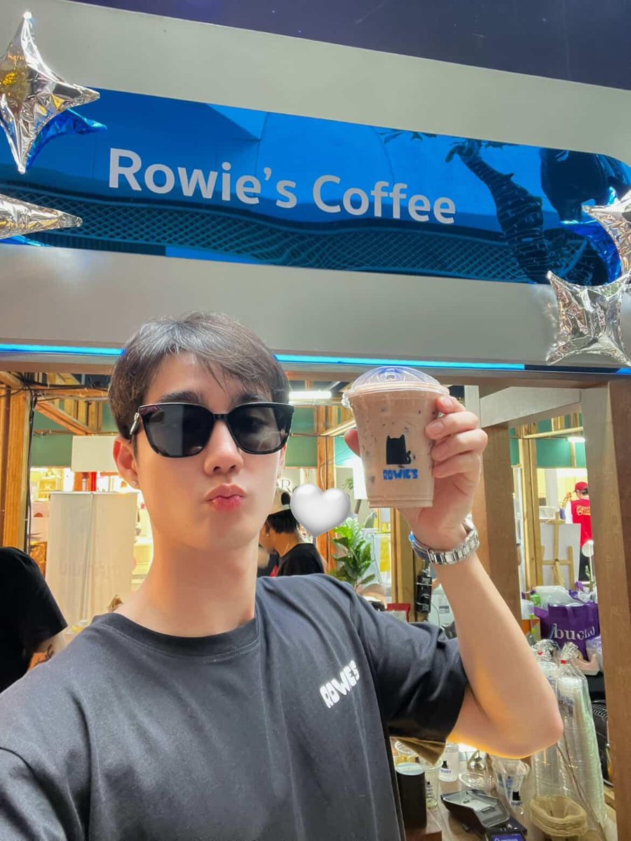 แวะไปกันเยอะๆ  น้าเมี๊ยววว 😽

#RowiesCoffee