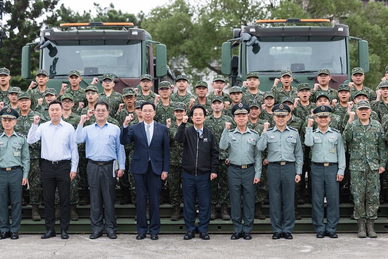 MoNDefense's tweet image. President @ChingteLai visited Taoyuan today to commend engineer, chemical, and SOF units involved in recent disaster relief operations in Hualien. He praised their compassion and dedication, which deepened the public’s respect for the #ROCArmedForces.