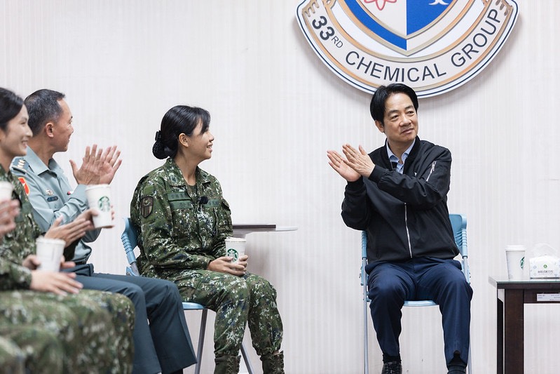 MoNDefense's tweet image. President @ChingteLai visited Taoyuan today to commend engineer, chemical, and SOF units involved in recent disaster relief operations in Hualien. He praised their compassion and dedication, which deepened the public’s respect for the #ROCArmedForces.