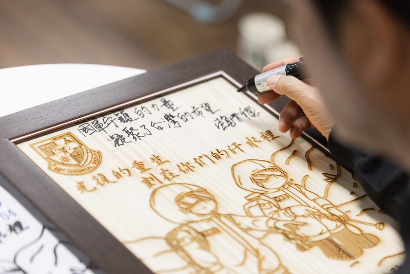 MoNDefense's tweet image. President @ChingteLai visited Taoyuan today to commend engineer, chemical, and SOF units involved in recent disaster relief operations in Hualien. He praised their compassion and dedication, which deepened the public’s respect for the #ROCArmedForces.