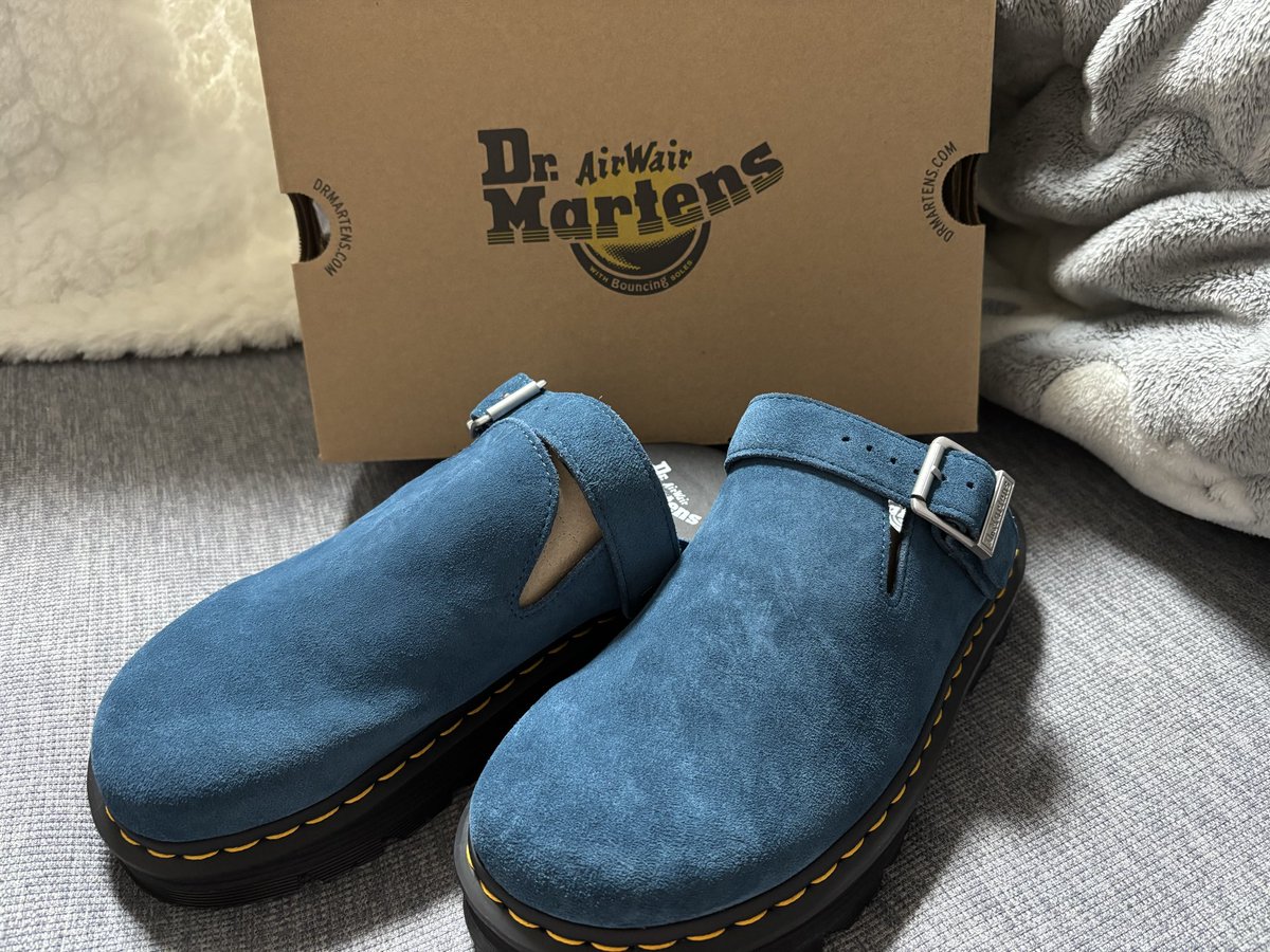 うわぁーい！ヾ(´∇｀)ﾉ
普段物欲無い私が、「あ、これ欲しい」と思った靴をちゃぴが誕プレとして買ってくれたやつ届いたーー！！ヾ(´∇｀)ﾉﾔｯﾎｰ
大事に履き潰しますわい！後5年は靴いらん。( ๑❛ᴗ❛๑ )
ありがとぉー！٩(๑ơ ڡơ๑)۶♥