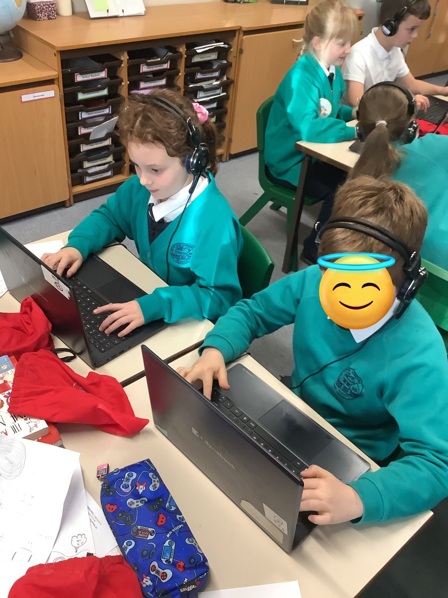 AckworthHoward's tweet image. Year 4 have explored the app Audacity that they will use to record their podcasts at the end of their topic. Today they learned about outputs, inputs and recorded their first sentence to introduce themselves. #AckworthHowardComputing