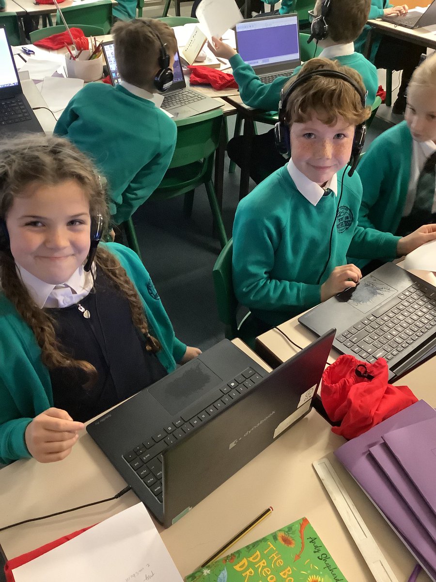 AckworthHoward's tweet image. Year 4 have explored the app Audacity that they will use to record their podcasts at the end of their topic. Today they learned about outputs, inputs and recorded their first sentence to introduce themselves. #AckworthHowardComputing