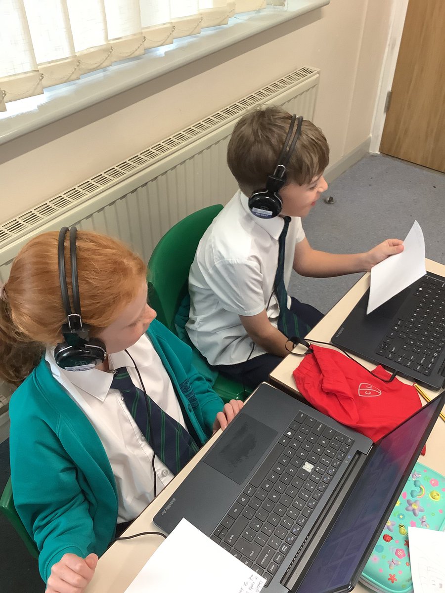 AckworthHoward's tweet image. Year 4 have explored the app Audacity that they will use to record their podcasts at the end of their topic. Today they learned about outputs, inputs and recorded their first sentence to introduce themselves. #AckworthHowardComputing