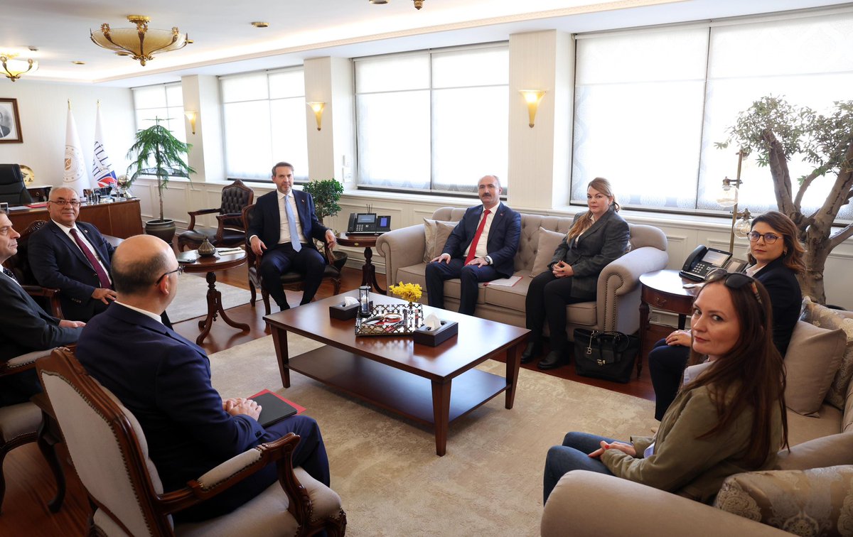 Genel Başkanımız Sayın Önder Aksakal; Enerji ve Tabii Kaynaklar Bakanı Sayın Alparslan Bayraktar’ı, Mihalıççık Belediye Başkanımız Sayın Haydar Çorum ile birlikte makamında ziyaret etti.