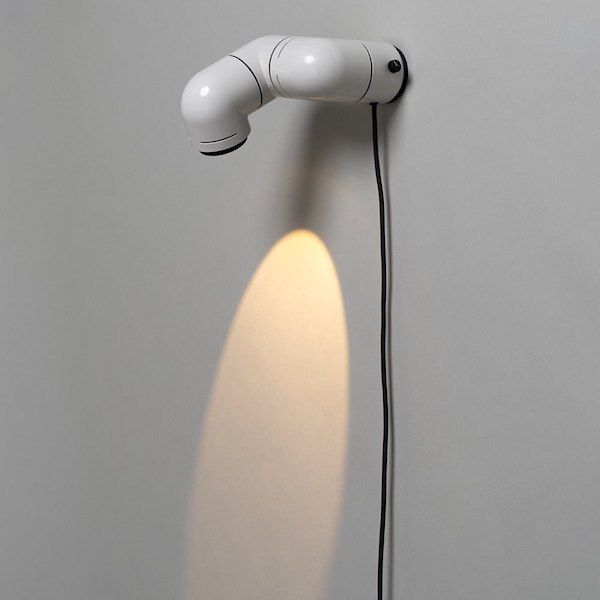 i_______DESIGN's tweet image. 3つのジョイントで自由に回転する、配管パイプのようなアイコニックLEDランプ。
Tatu(タトゥー)　|　Santa &amp;amp; Cole(サンタ&amp;amp;コール)　|　1740r