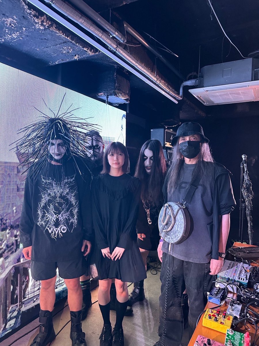 VMO_Violent tweet media