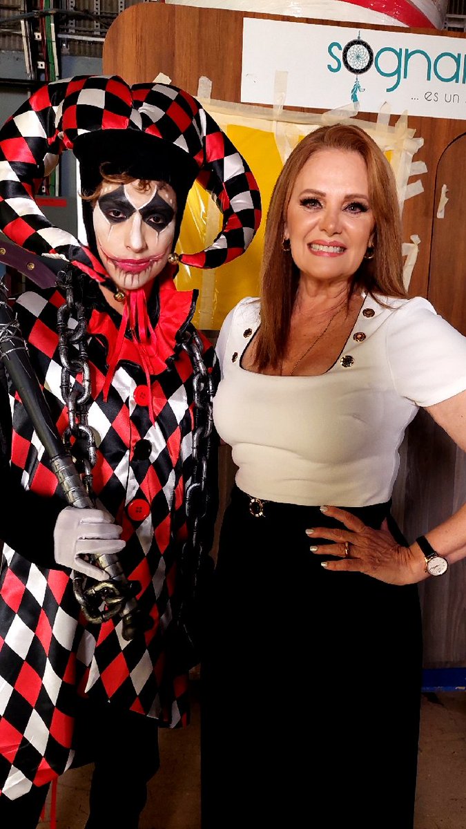 TwisterJosh's tweet photo. Fue una gran aventura en #cuentameloya me encontre con buenos amig@s e hice nuevos !! #ErikaBuenfil #pierangelo  #televisasanangel #teenagerslife #tenagerstyle #JoshuaZair #Caracterización #modelajeprofesional tele https://t.co/CKcRnERe6K