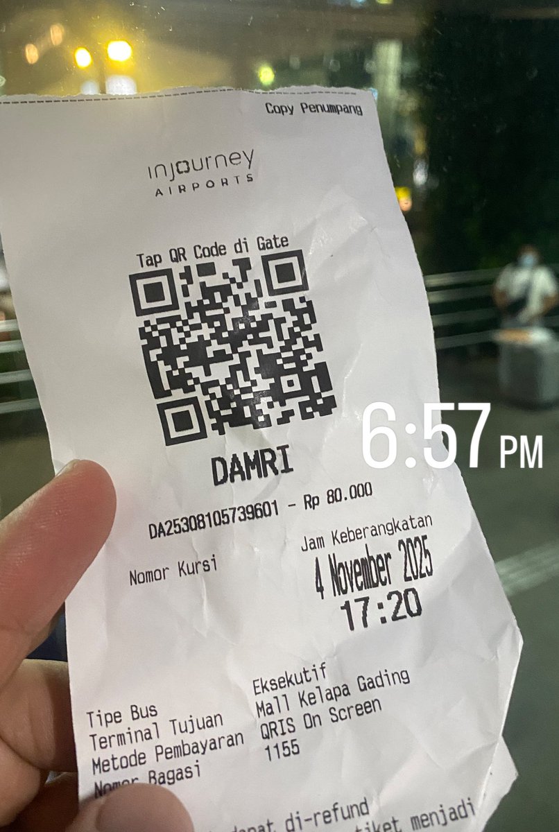 bangiv's tweet photo. @DamriIndonesia beli tiket 5.20pm bis ga dateng sampe satu jam kemudian dan ini sudah hampir 1 jam lagi baru meninggalkan T3. Teman yang ke Bandung hampir sampai. Tolong di tindak lanjuti lah jangan begini banget pelayanannya. Capek laper https://t.co/wtr9khqOX3