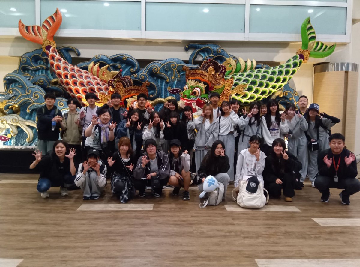 インドネシアに到着です🛬🇮🇩

空港からバリ感がすごいです🤣笑
今日はゆっくり休んで、明日に備えましょう🎶