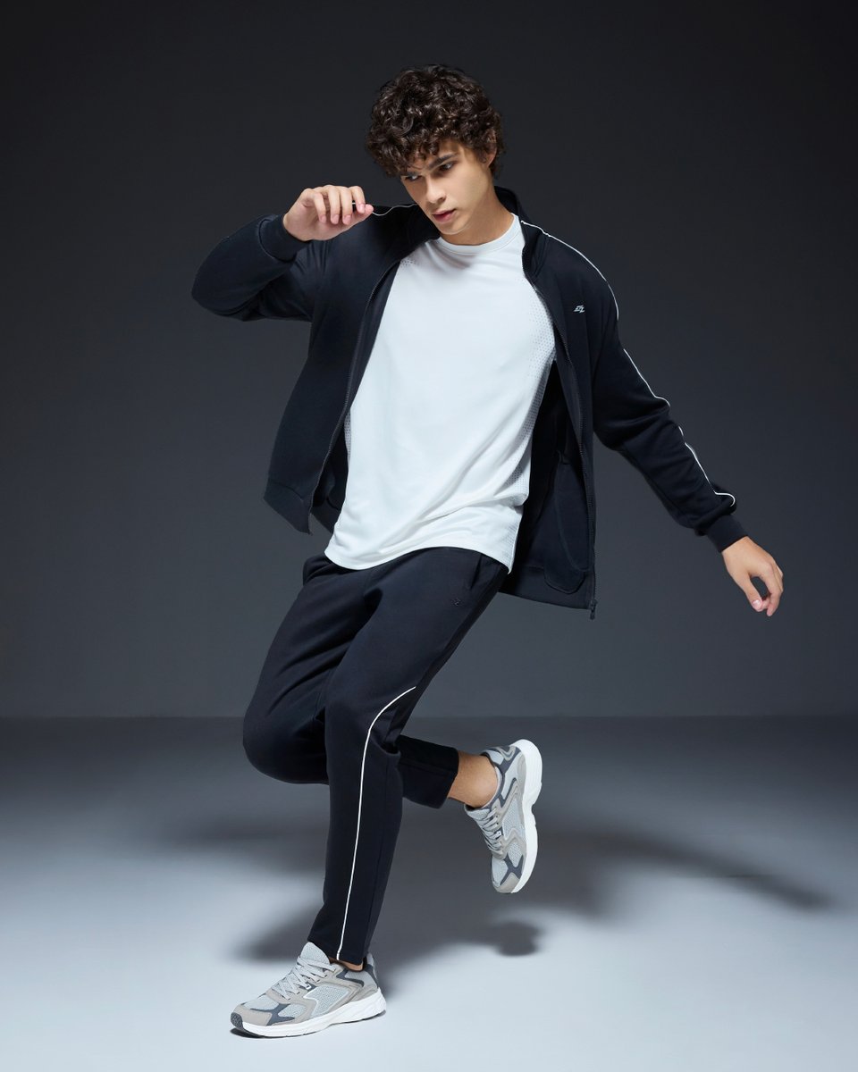 maxfashionMENA's tweet image. New season, new mood. 
Your everyday essentials meet fresh new hues this season.
Feather-light, effortlessly soft, with stretch that moves as you do.

Shop now in stores and online.

#MaxFashion #MyMaxStyle #ActiveEssentials #MaxMen #TrainInStyle #BreathableGear #PerformanceReady