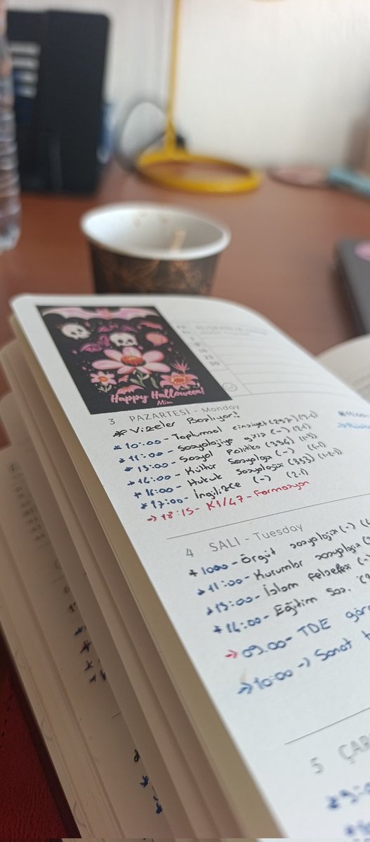 Akademide "Halloween" partisi= Sınav haftası