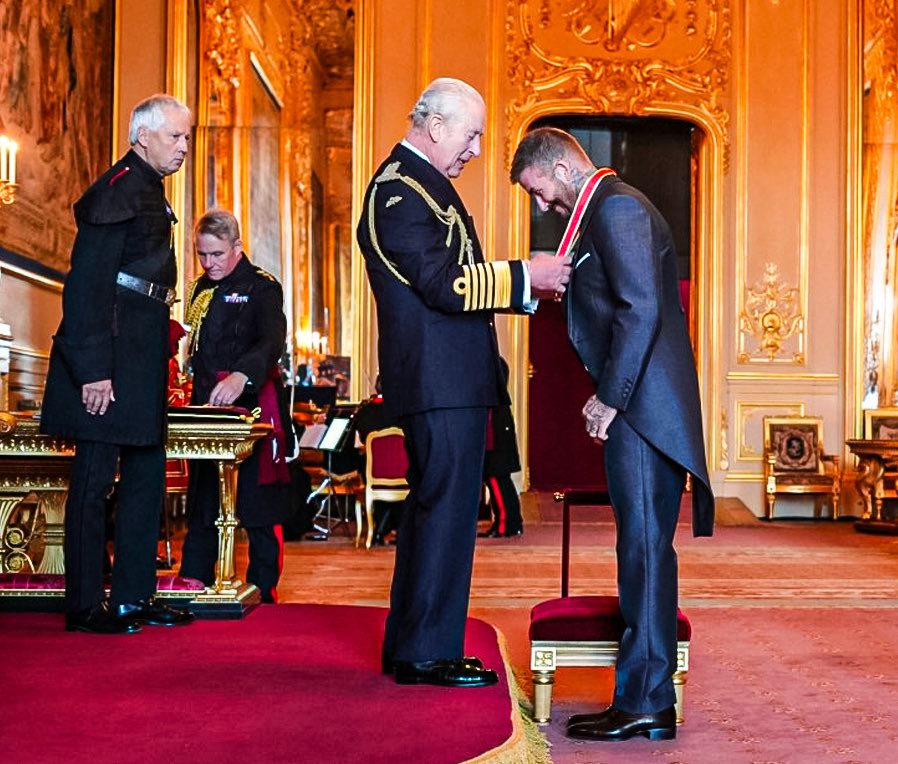 🚨📸 | Sir David Beckham has been knighted at Windsor Castle this morning for his services to sport and charity. 👏🏻❤️