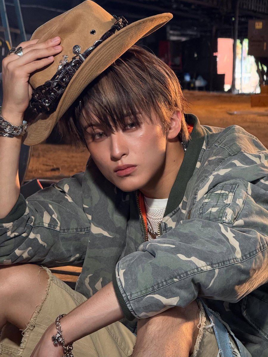 aesdive's tweet image. why is marks insta post better than the official teasers they posted