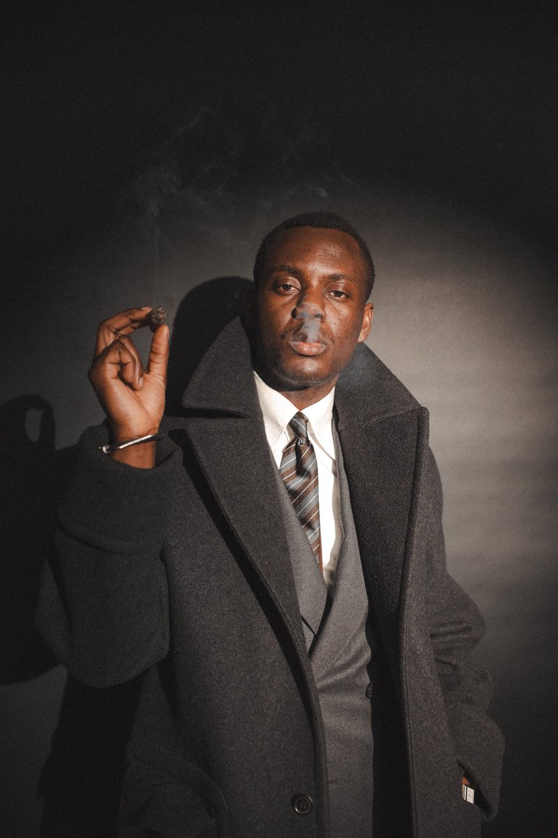 Kevin_Ayia's tweet image. Maybe…just maybe…you should wear your double breasted suit to the nightclub