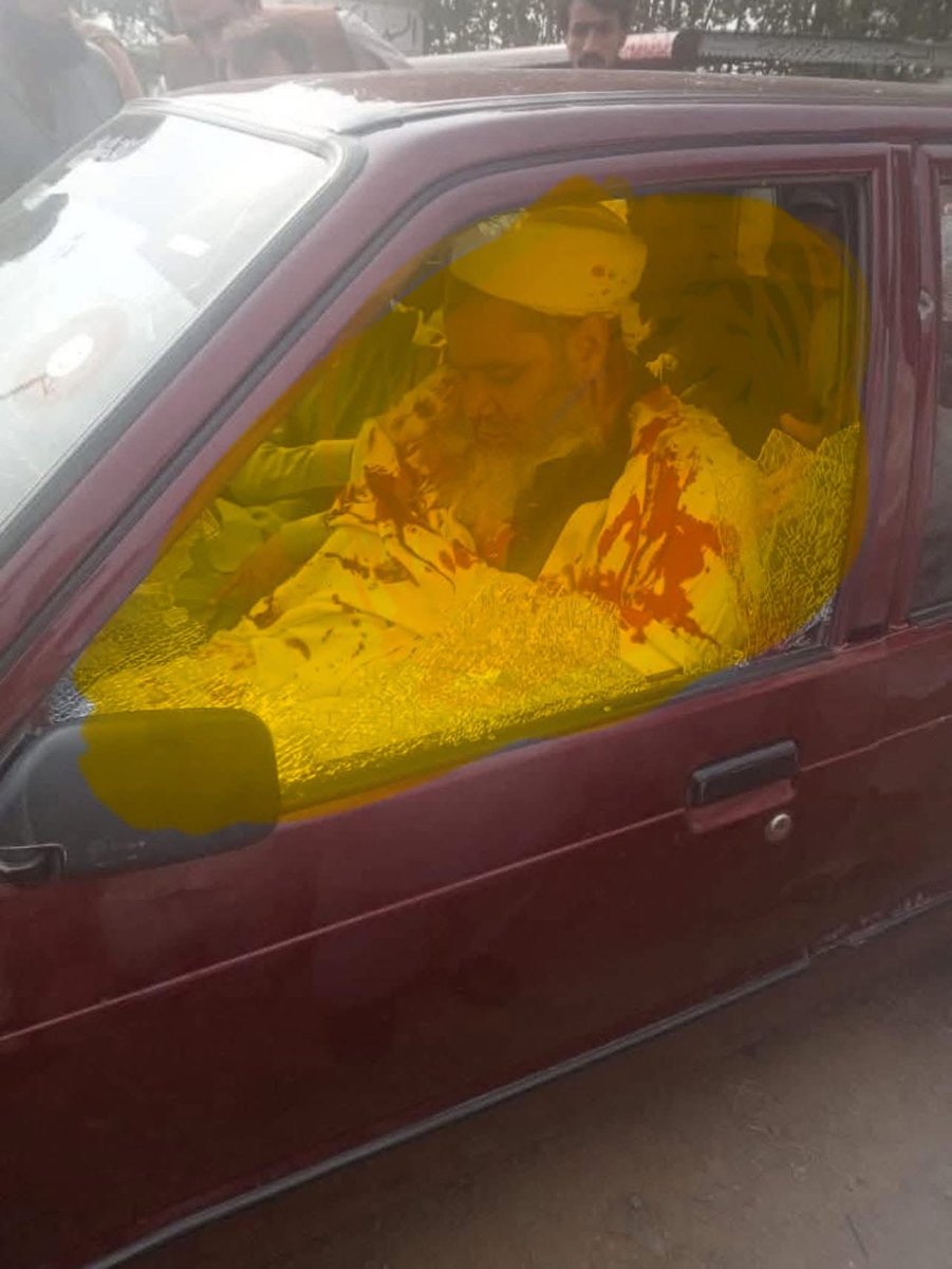 چارسدہ کے علاقے مندنی میں جمعیت علماء اسلام کے رہنما، معروف عالم دین اور نعت خواں مولانا حافظ عبدالسلام عارف کو نامعلوم موٹر سائیکل سواروں نے فائرنگ کر کے قتل کر دیا۔
پولیس کے مطابق واقعہ حنیف پٹرول پمپ کے قریب پیش آیا، قتل کی وجہ تاحال معلوم نہیں ہو سکی۔