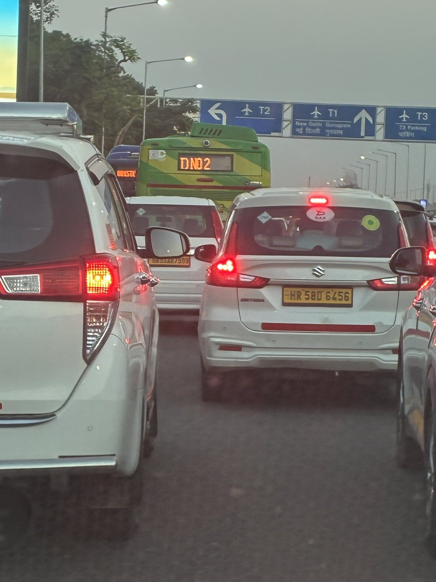 ankitgu06's tweet photo. @dtptraffic Pathetic traffics management at airport  by Delhi traffic police https://t.co/WsHMrIS8qv