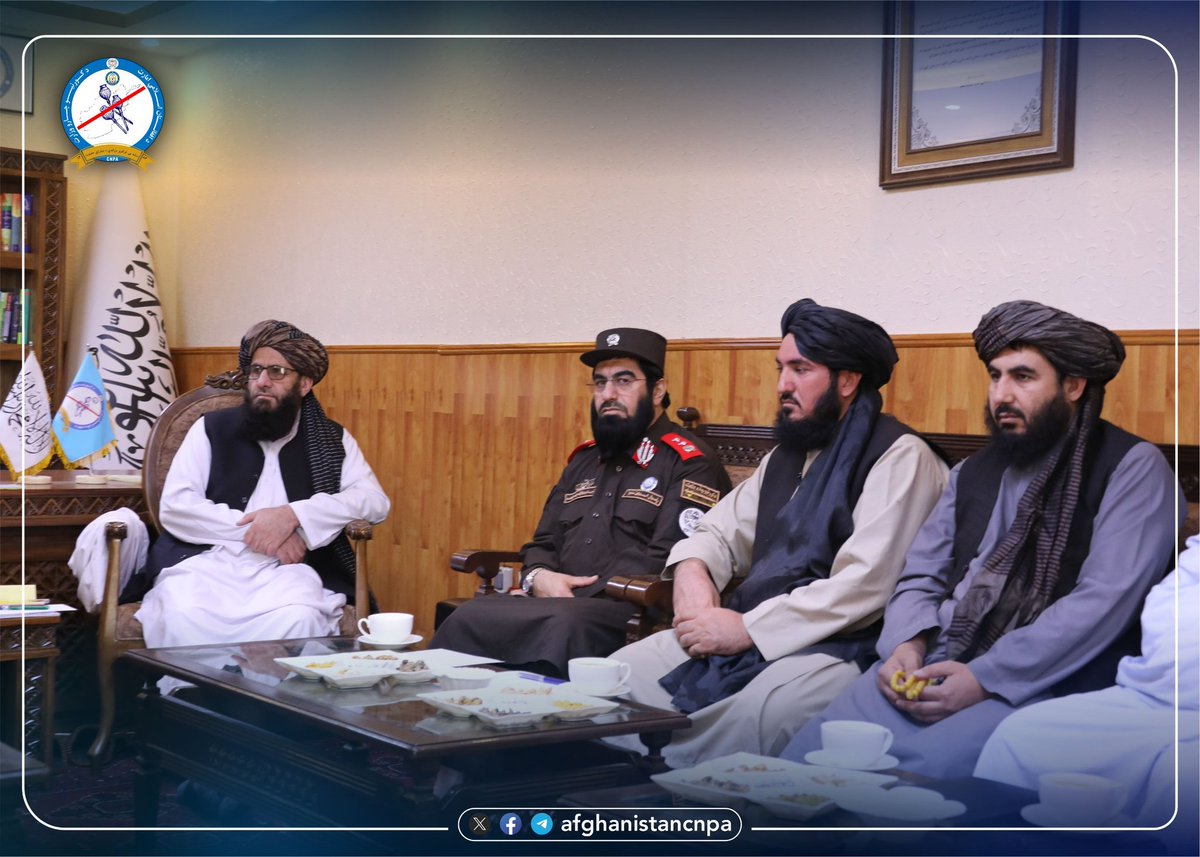 rahim_sajid1's tweet photo. د کورنیو چارو وزارت د نشه‌یي توکو پر وړاندې د مبارزې معین د UNODC موسسې له استازو سره وکتل.
سه شنبه ١٤٠٤/٨/١٣ ه ش 
د کورنیو چارو وزلرت د نشه‌یي توکو پر وړاندې د مبارزې معین شیخ محمد قاسم خالد د UNODC موسسې له رییس پولیاک دیوان  سره په خپل کاري دفتر کې لیدنه وکړه. 

شیخ محمد قاسم خالد په دې لیدنه کې له نشه‌یي توکو ��ره مبارزه او د روږدو کسانو درملنه د اسلامي امارت مهم لومړیتوب یاد کړ او زیاته یې کړه، چې اسلامي امارت په نشتو امکاناتو سره تر ډېره د نشه یي توکو مخنیوی کړی او د مبارزې په برخه کې یې ډېرې لاسته راوړنې لري. 

د نشه‌يي توکو پر وړاندې د مبارزې معین د یادې مؤسسې له استازو څخه وغوښتل، چې د روږدو کسانو د درملنې او بدیل معیشیت په برابرولو کې لا ډېره مرسته وکړي. 

ښاغلي خالد وویل؛ د کوکنارو د بدیل معیشیت لپاره په پلان کې لري، چې د هېواد په لویو دښتو کې د مېوه جاتو او نورو حبوباتو کرکېله وکړي او دا پلان د ملګرو ملتونو په مرستې سره ��ا ډېر اغېزمن کېدلای شي. 

د UNODC موسسې استازو د نشه‌یي توکو پر وړاندې د مبارزې په برخه کې د اسلامي امارت ژمنتیا او سترې لاسته راوړنې وستایلې او په دې برخه کې هر ډول مرستې ته چمتوالی وښود. 

دوی په خپلو خبرو کې وویل، چې غواړي د روږدو کسانو د درملنې او د کوکنارو د بدیل د معیشیت برابرولو په برخه کې مرسته وکړي. 

د نشه‌یي توکو پر وړاندې د مبارزې معینیت رسنيز مرکز