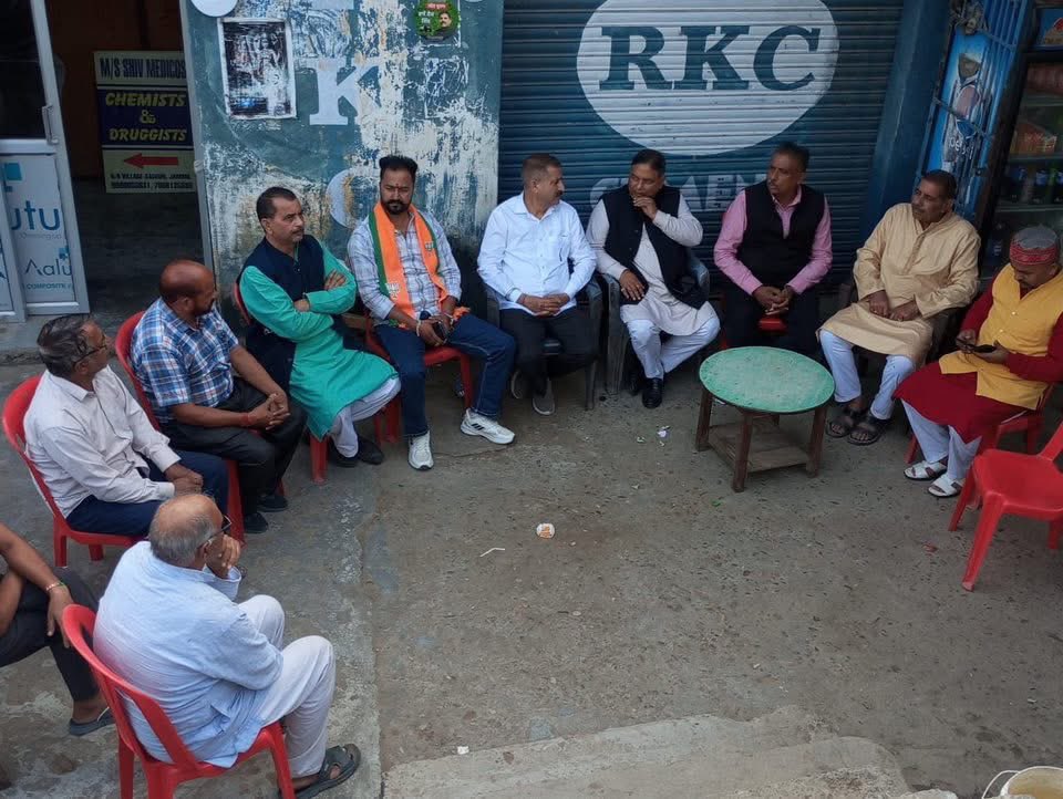 iamsatsharmaca's tweet image. नगरोटा विधानसभा उपचुनाव के उपलक्ष्य में सगून का दौरा कर प्रमुख मतदाताओं से मुलाकात की तथा आगामी चुनाव की रणनीति एवं तैयारियों पर विस्तृत चर्चा की।