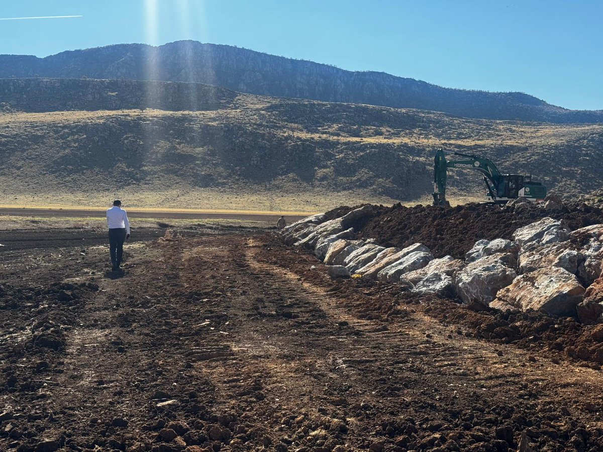 Sn. Kaymakamımız Ahmet GÜLDEREN, DSİ tarafından Göl Köy’de yürütülen taşkın riskini azaltma ve taş tahkimat çalışmaları sahasında incelemelerde bulundu.
📍Çalışmaların bölge halkının güvenliği açısından önemine vurgu yapan Kaymakamımız, yürütülen çalışmalar hakkında yetkililerden