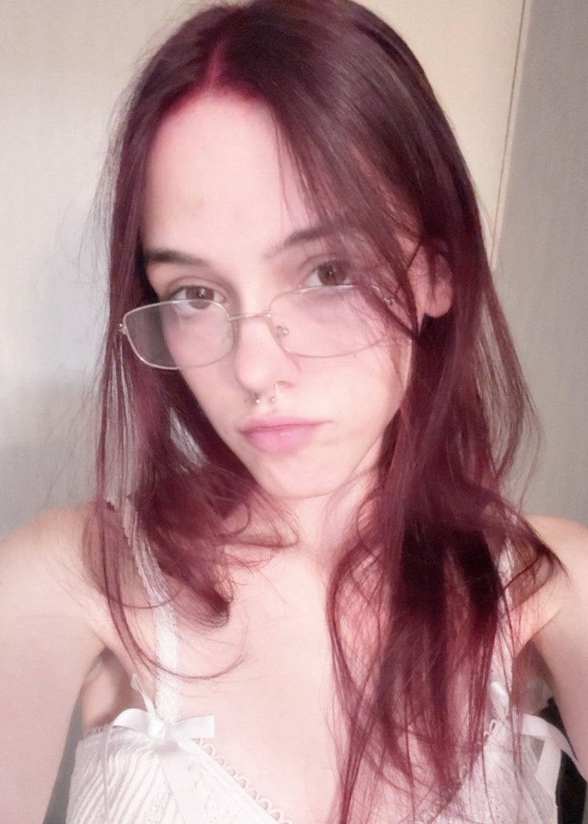 별 ⋆. 🪽 tweet media