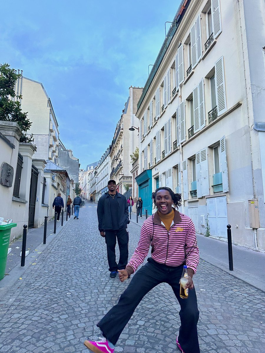 marcusmajors_'s tweet image. The kid from Virginia &amp;amp; the kid from Chicago chasing a dream around the world! 🕺🪩🌏

Proud of my brother @RicWilson Watching The AMERICA RUNS ON DISCO TOUR come to life City by city was something I’ll never forget.

Until the next one. 🪩✈️🫶🏾
#AmericaRunsOnDisco #RicWilson