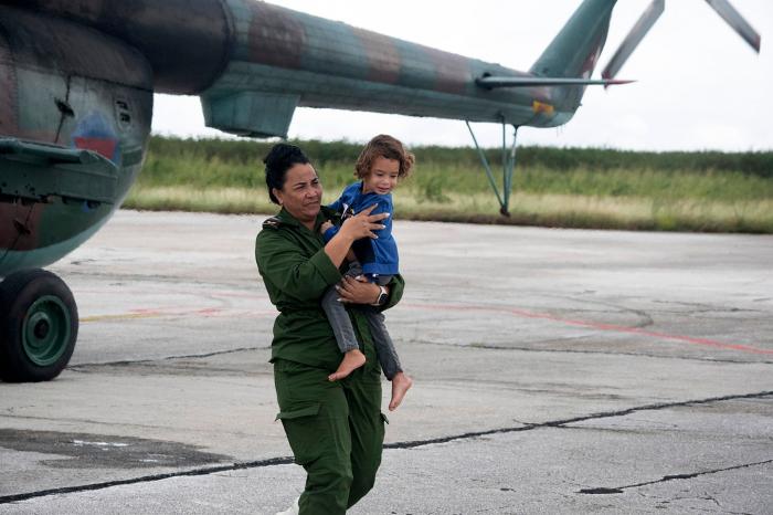 🇨🇺| <a href="/DiazCanelB/">Miguel Díaz-Canel Bermúdez</a> 👇👇 «admirable destreza y con indiscutible heroísmo», han rescatado a miles de personas atrapadas por las crecidas de ríos y las intensas lluvias asociadas al evento meteorológico.
#Cuba 🇨🇺
#SanctiSpíritusEnMarcha
<a href="/DeivyPrezMartn1/">Deivy Pérez Martín</a>
<a href="/PartidoPCC/">Partido Comunista de Cuba</a>
<a href="/DrRobertoMOjeda/">Dr. Roberto Morales Ojeda</a>