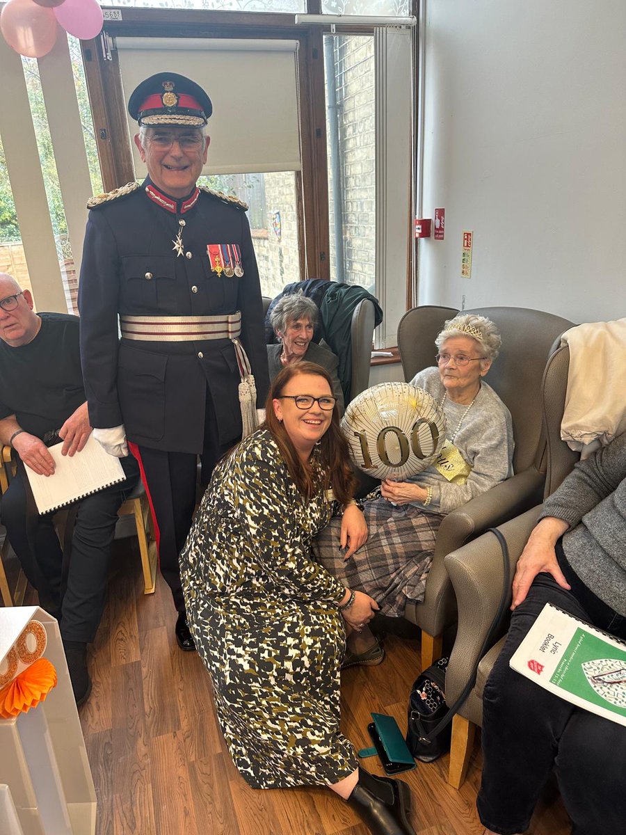 🎉 A milestone worth celebrating!
#ERLordLieutenant joined Ivy Parker’s 100th birthday at Cedar Grange, Cherry Burton, presenting a card from Their Majesties The King and Queen.
A truly special moment for a truly special lady! 💐👑
#RoyalBirthday #EastRiding #ERLieutenancy