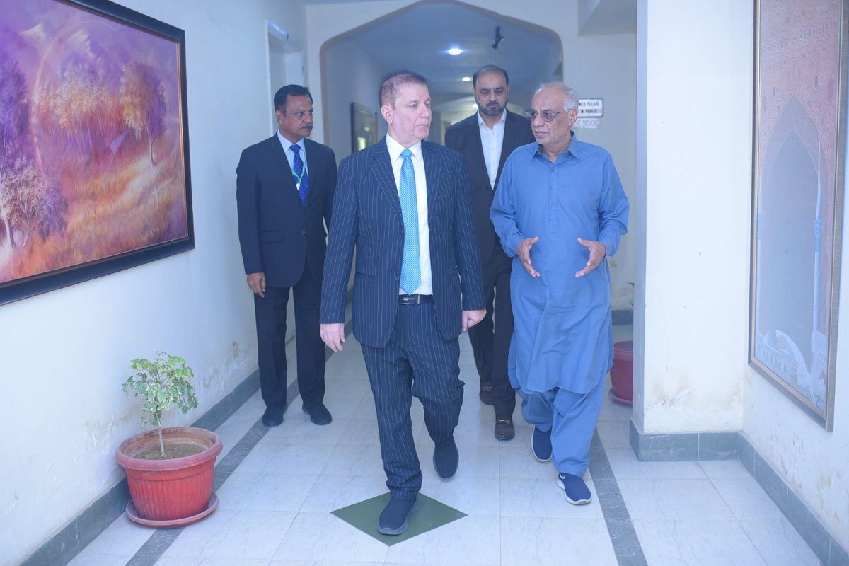 DrSyedSaif's tweet image. To develop an Urban Forest 🌳 in National Institute of Public Administration (NIPA), Karachi, Pakistan, an MOU has been signed betweeen NIPA Karachi, Pakistan with Mr Murad Soni, Chief, Community Police Karachi (CPK) &amp;amp; Mr Razzaq Pardesi

#karachi 
#cpk 
#nipa