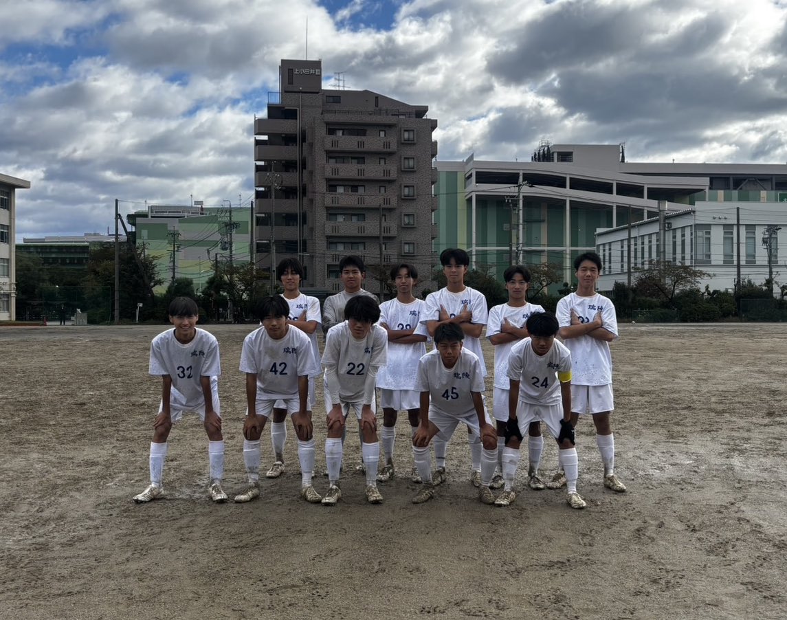 zfc_zuiryo's tweet photo. 11月3日　Iリーグvs山田
4対3 

連戦で疲れもあり、厳しい戦いになりましたが、同点に追い込まれても踏ん張り諦めることなく点を取りにいくことができました。後半からは疲れが見え始めましたが、交代を行いながらも2点取り、Iリーグで連勝することができました。 https://t.co/vicC3uNUib