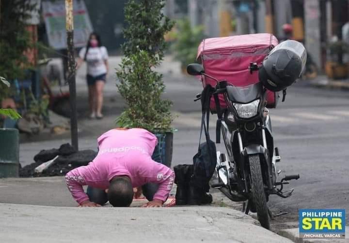 First things first. A food deliverer in Manilla remembering his Creator.