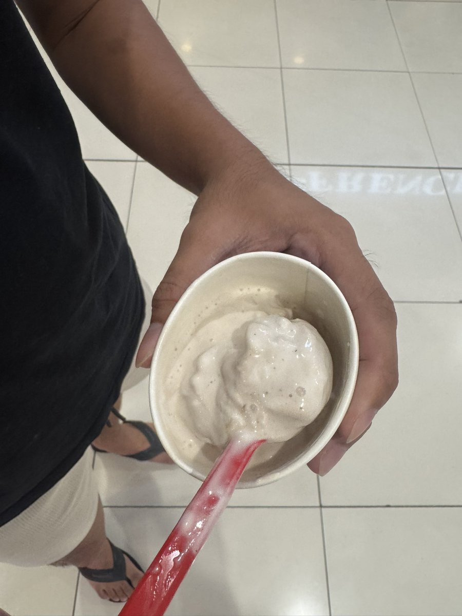 iziamoks's tweet photo. Ordered at DQ Dasma tapos tunaw yung binigay. Binalik namin, nilagay lang sa ref for 5mins 🥲🥲 never again. Sayang 150 https://t.co/NaaerwEPa0