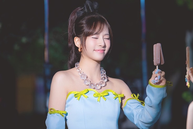 🍈 | Confira fotos de bastidores da #HANA na melon magazine:

EENY MEENY MINY MOE OUT NOW!
#TooMuch_Part1 
#EENYMEENYMINYMOE