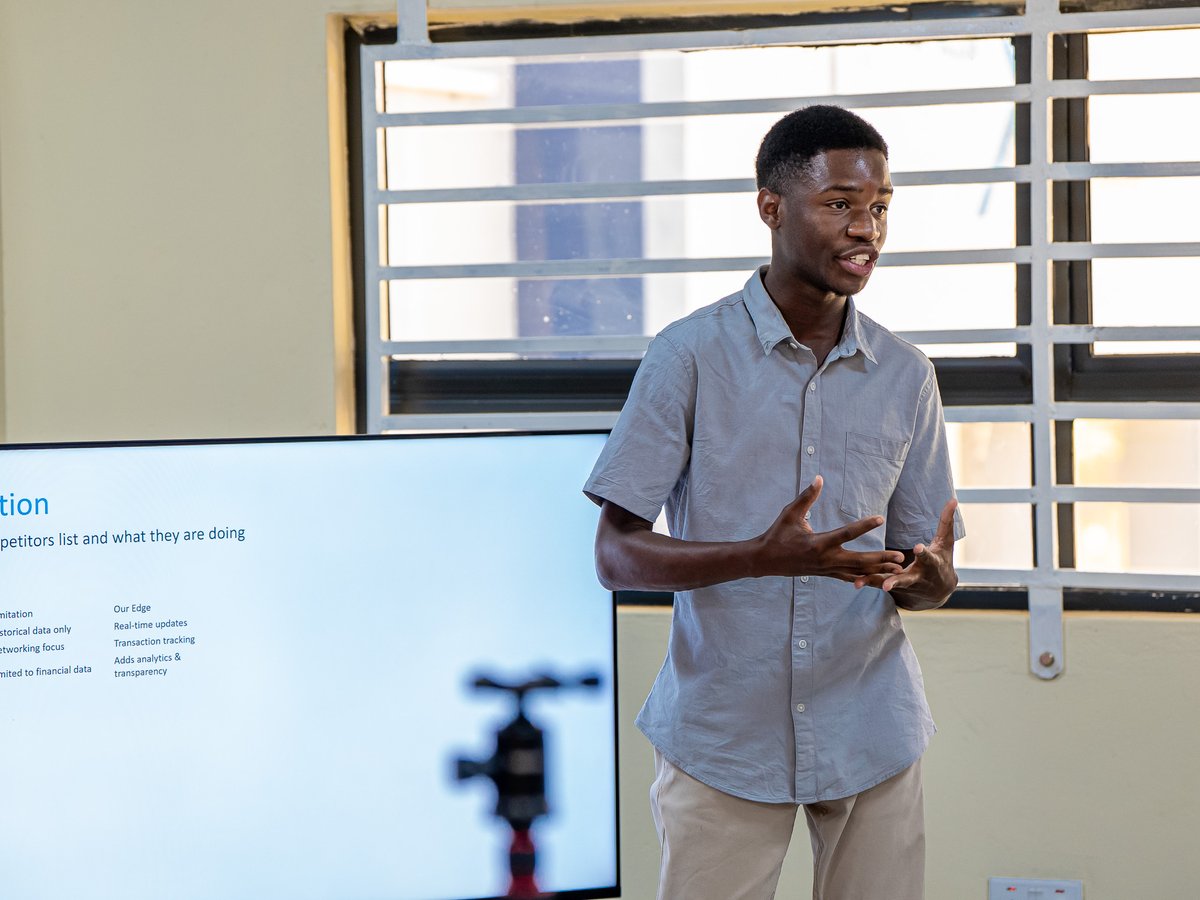 UNDPZambia's tweet image. 𝗙𝗿𝗼𝗺 𝗦𝗲𝗲𝗱 𝘁𝗼 𝗜𝗺𝗽𝗮𝗰𝘁!🚀

The @MukubaUniPod RootLab Ignite Program is powering the next gen of problem-solvers through a pre-incubation bootcamp tackling innovations from AI &amp;amp; data for good to GreenTech, AgriTech, mobility tech &amp;amp; robotics

The future of NOW!💫
#SDG9