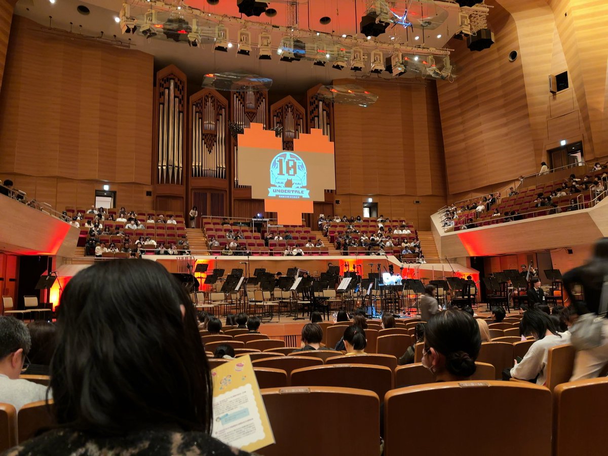 おそらく100回以上動画を観てるUNDERTALEのオケコンへ。
ゲーム音楽の演奏会は他にも行ったことあるけど、なかなかこんなに情熱と技術が高い水準で合わさってるのには出会えないと思う。ほんとに良いコンサートだった。
#UNDERTALE10周年コンサート