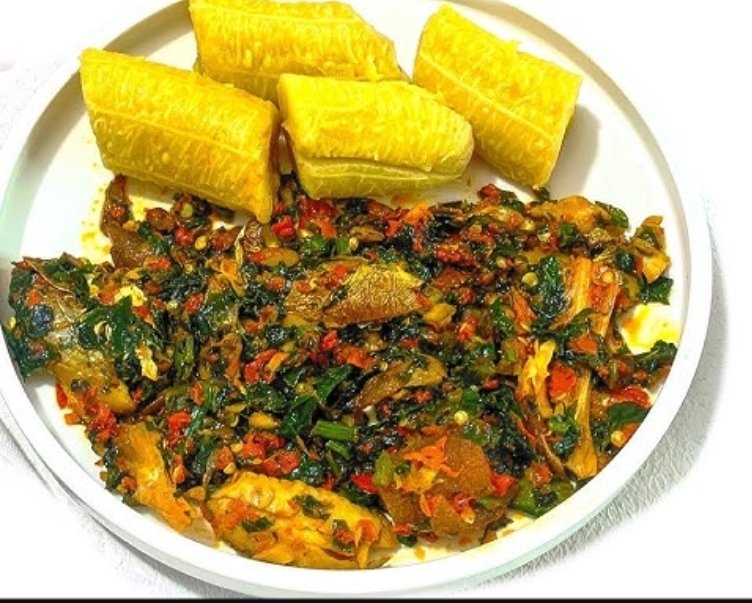Are you feeling drained or battling blood sugar level spikes? SAVE these 5 Naija foods to boost energy &amp; stabilise blood sugar 

1. Moi moi: Loaded with protein + fibre to keep you full &amp; energised for 4+ hrs. It has a low Glycemic Index (GI).

2. Okra soup: Parked with soluble